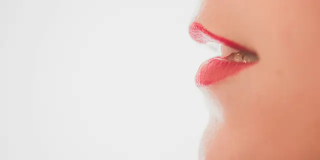 Close-up van mond en lippen relevant voor logopedische spraaktherapie